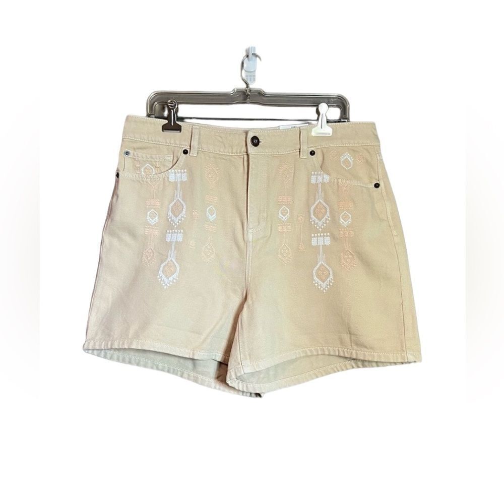 NWT! INC luxe shorts with embroidery
